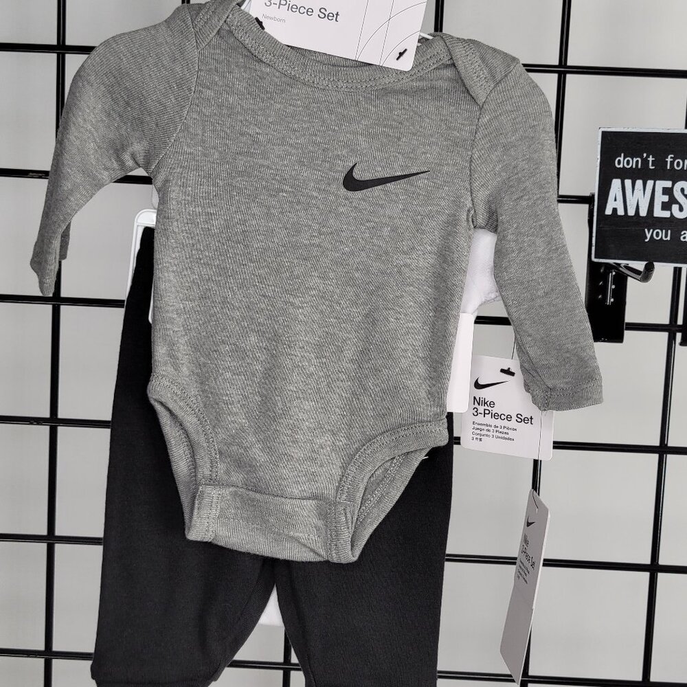 Nike 3-Piece Set for Newborns Gray Bodysuit & Pants Black Logo